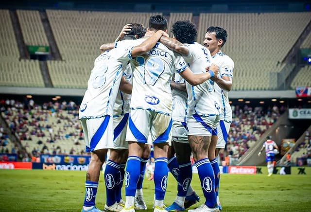 Cruzeiro vence o Fortaleza na Arena Castelão e se aproxima dos líderes