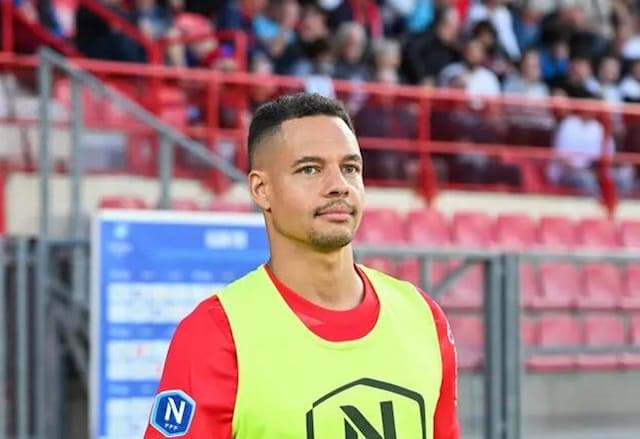 Coordenador esportivo do Lyon é encontrado esfaqueado e inconsciente em casa