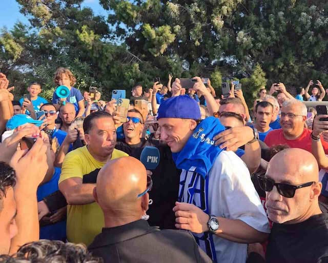 Com festa de superstar, David Luiz desembarca no Chipre para defender o Pafos