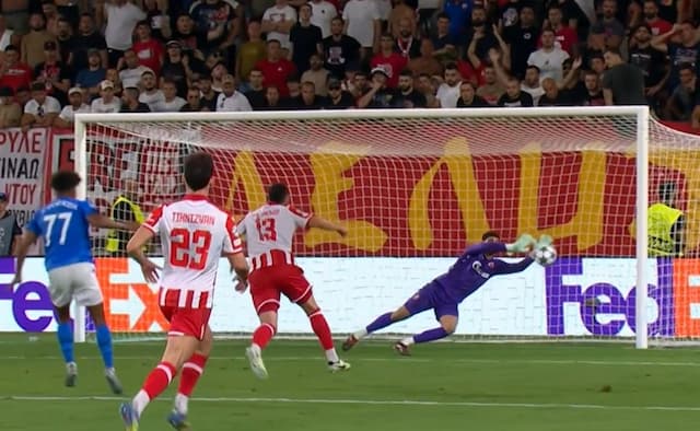 João Correia chuta forte, mas goleiro Matheus salva Estrela Vermelha 