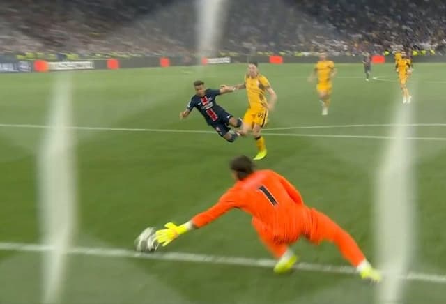 Novamente ele! Doué marca o terceiro do PSG e amplia o placar na final da Champions