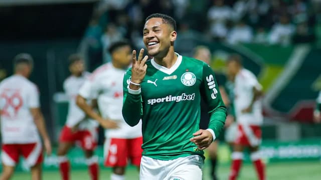 Imprensa espanhola compara fases opostas de Vitor Roque e Neymar