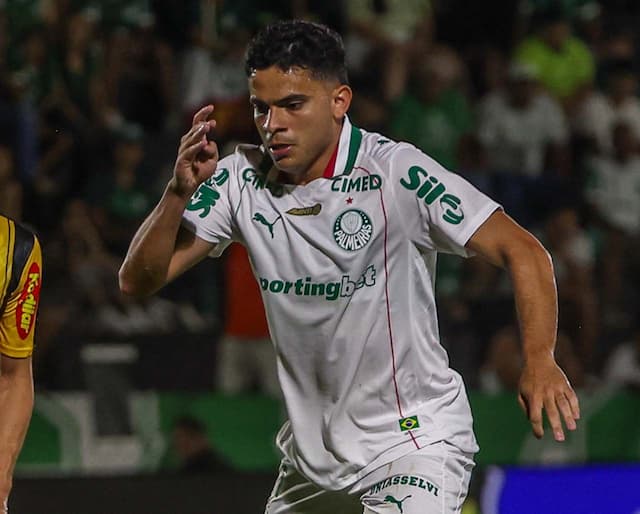 Bruno Rodrigues desembarca em Belo Horizonte e revela: "Eu que procurei o Cruzeiro"