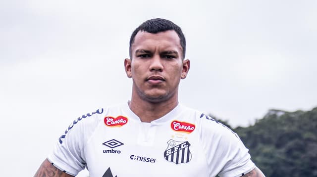 Santos oficializa a contratação de Gabriel Veron