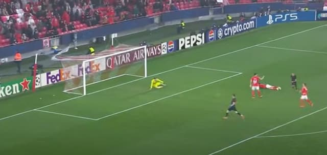 VIROU! Raphinha puxa contra-ataque e decreta vitória do Barcelona em Lisboa