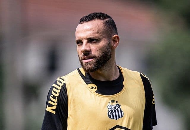 Sem marcar há oito jogos, Guilherme tenta recuperar boa fase no Santos contra o Bragantino