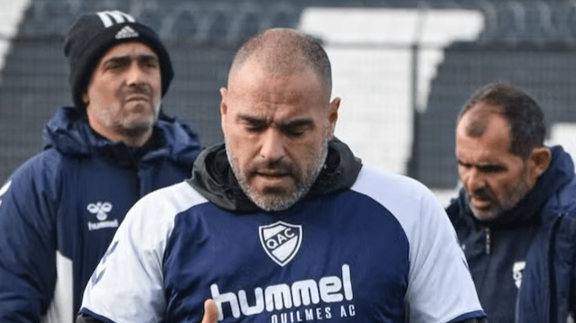 Técnico de time argentino é demitido por votação dos jogadores