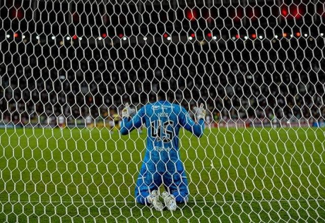 Técnico do Flamengo analisa falha de Hugo: "Procurar dar confiança"