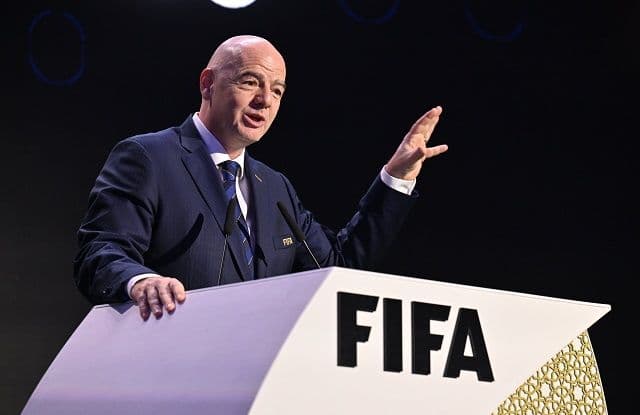 Presidente da Fifa minimiza decisão de tribunal: "Não muda nada"