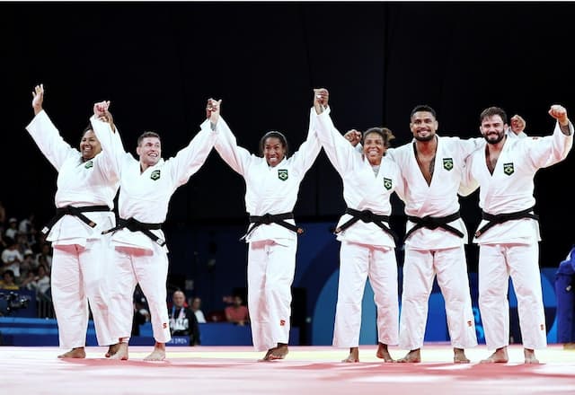 Brasil bate Itália na última luta e ganha medalha de bronze no judô por equipes em Paris 2024