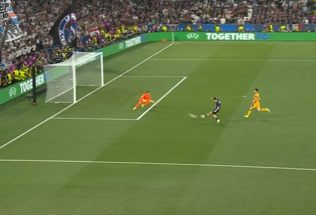 Virou goleada! Kvaratskhelia marca o quarto do PSG na final da Champions