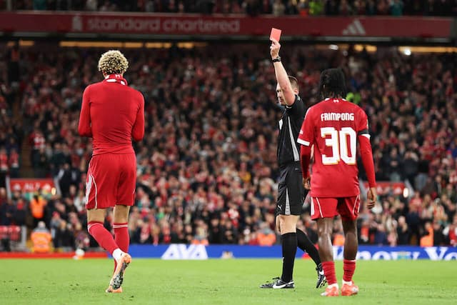 Técnico do Liverpool detona Ekitiké após expulsão: "Foi desnecessário e estúpido"