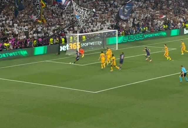 Gol que fechou a goleada histórica! Mayulu marca o quinto do PSG na final da Champions