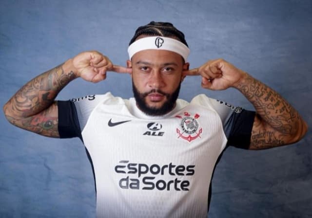 Depay desabafa contra a imprensa e promete falar: "Tomem cuidado"