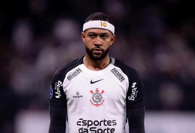 Memphis Depay falta em treino sem avisar o Corinthians