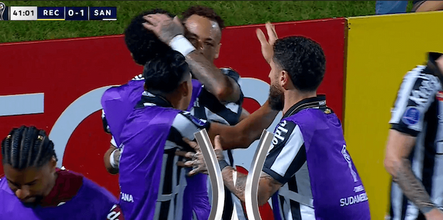 Neymar faz gol em Recoleta x Santos e comemora com Robinho Jr; veja o vídeo
