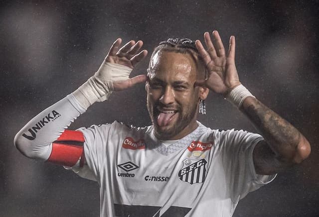 Neymar marca gol em amistoso e diz estar "muito melhor fisicamente"
