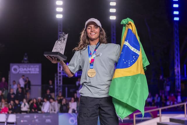 Rayssa Leal supera japonesas e é bicampeã mundial de skate street