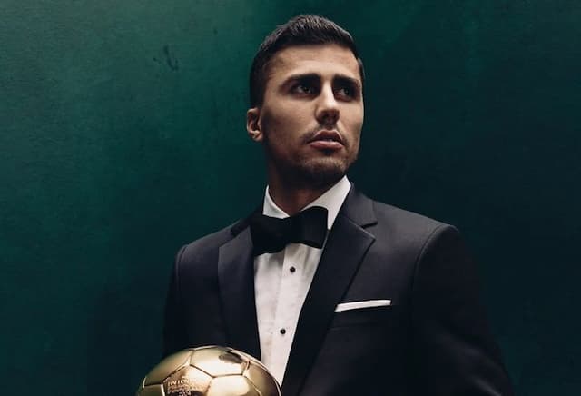 Rodri volta a ser relacionado no Manchester City após ficar oito meses fora por lesão