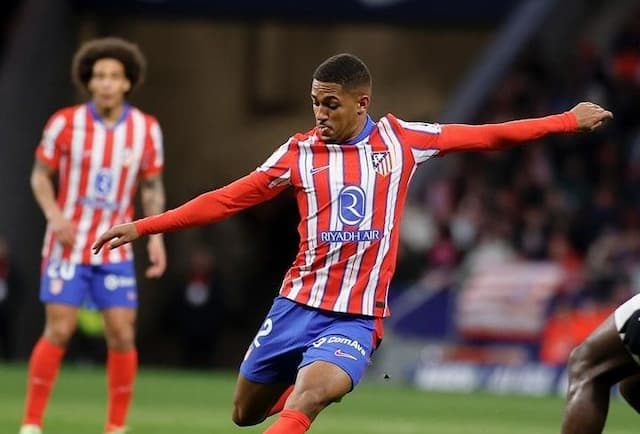 Flamengo vence disputa com Napoli pela contratação de Samuel Lino, diz jornalista