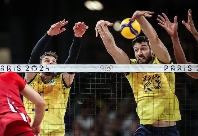 Brasil perde para Estados Unidos e está eliminado no vôlei masculino