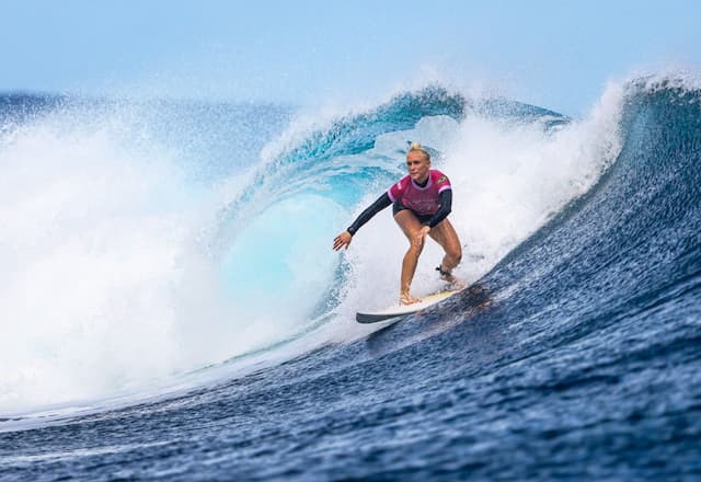 Tati Weston-Webb supera costa-riquenha e vai à final olímpica do surfe feminino