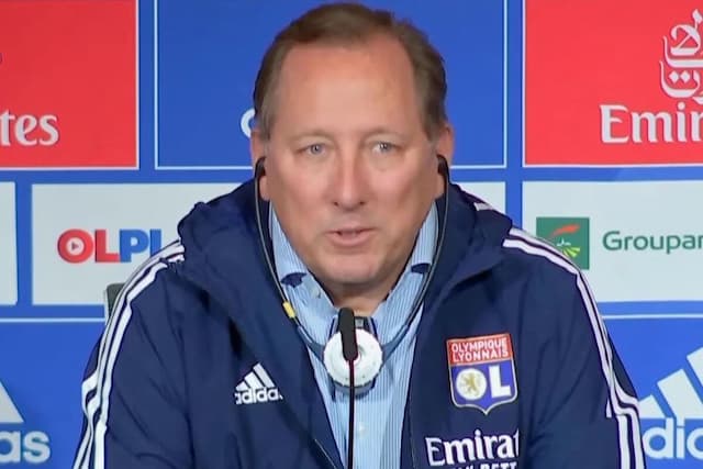 Botafogo cobra R$ 410 milhões do Lyon por venda de jogadores