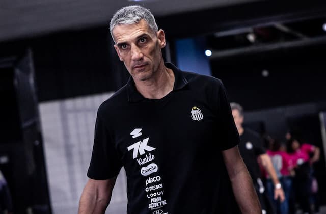 Vojvoda fala em "sensação amarga" após empate do Santos