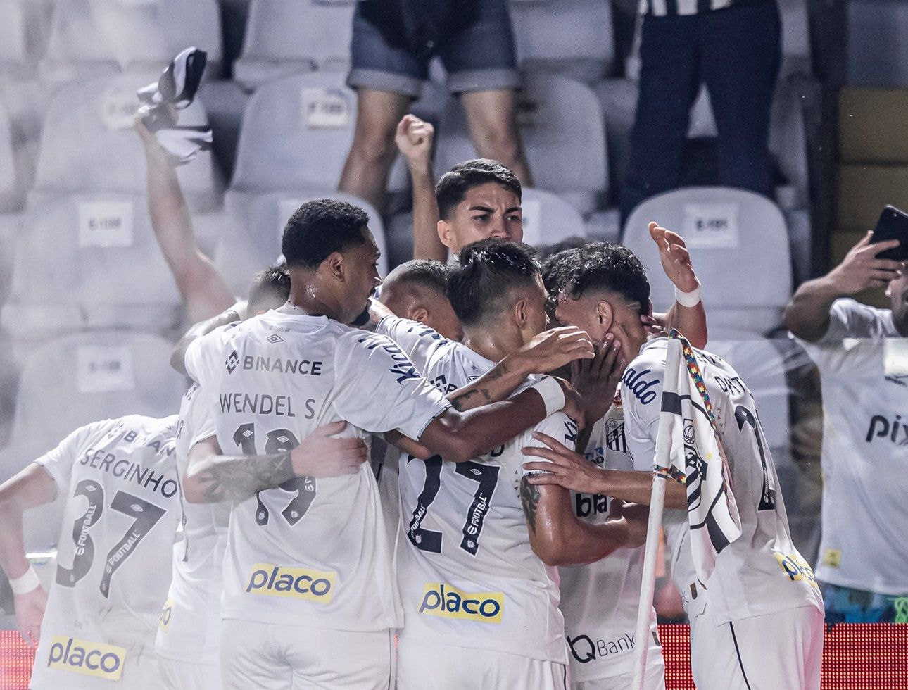 Imagem da noticia Santos vence o Ceará e se mantém na liderança da Série B