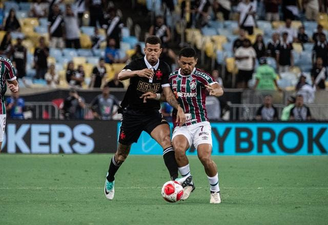 Imagem da noticia Fluminense e Vasco só empatam em jogo com polêmicas de arbitragem