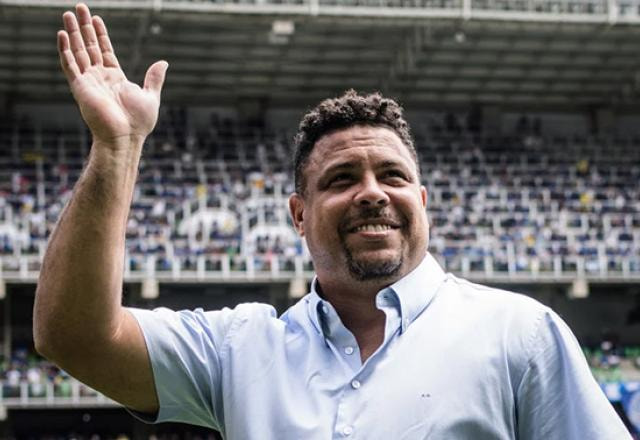 Imagem da noticia Ronaldo Fenômeno elege seleção do mundo com Pelé, Messi e Cristiano Ronaldo	
