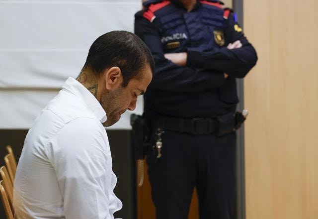 Imagem da noticia Jornal espanhol revela como Daniel Alves arrecadou quantia para pagar fiança