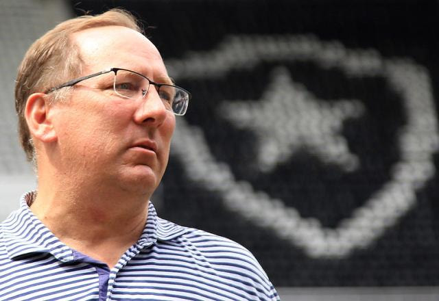 Imagem da noticia Textor manda recado para Leila e Casares e afirma ter "mais provas"