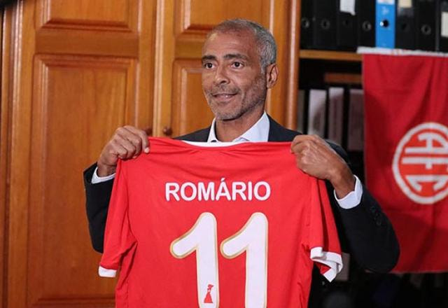 Imagem da noticia Romário explica possível volta aos gramados: "Realizar o sonho de jogar com meu filho"	