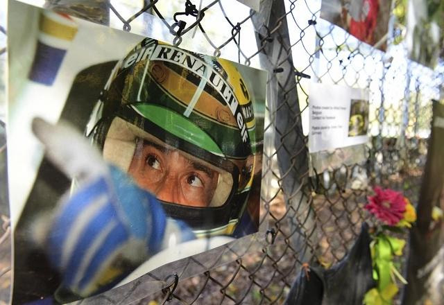 Imagem da noticia Ayrton Senna é homenageado na pista de Ímola 30 anos após sua morte