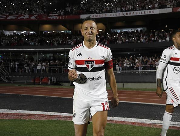 Imagem da noticia Rafinha confirma conversas com o São Paulo, mas nega acordo para cargo no futebol