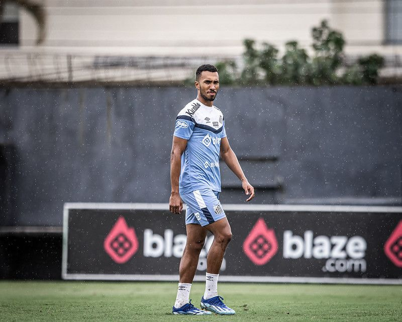 Imagem da noticia Vitória encaminha contratação de Lucas Braga junto ao Santos