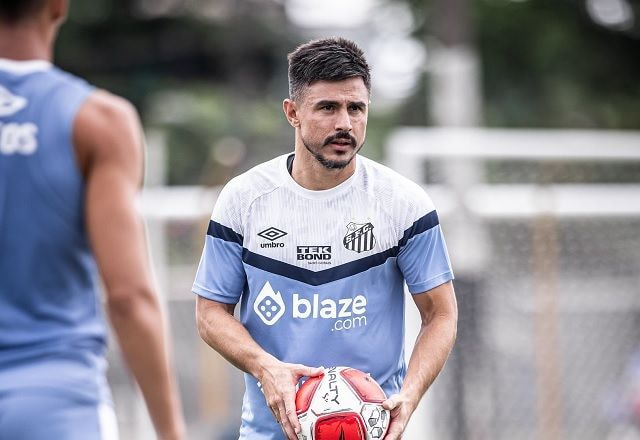 Imagem da noticia Willian comenta polêmica das criptomoedas: "Constrangimento grande"