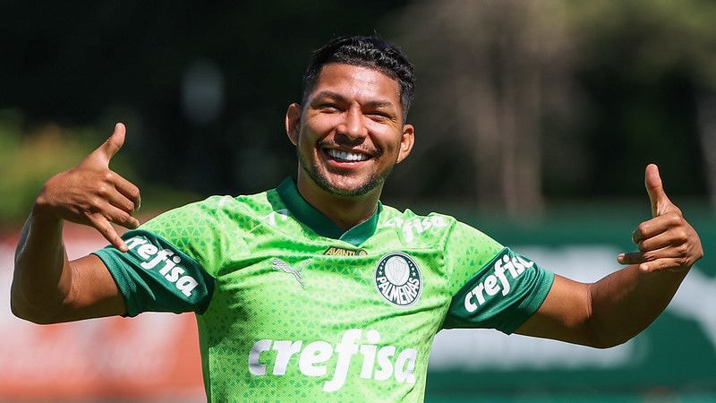 Rony desembarca em BH para assinar com o Atlético-MG