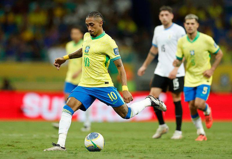 Imagem da noticia Raphinha rebate vaias à Seleção Brasileira: “Jogamos para cara***”