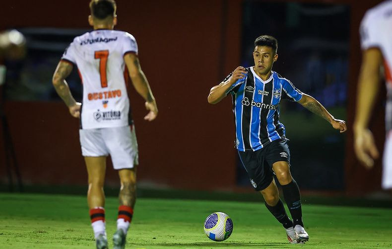Vitória x Grêmio: prováveis escalações, onde assistir ao vivo e horário
