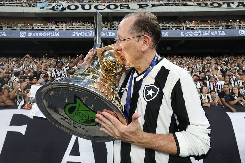 Imagem da noticia John Textor 'provoca' Real Madrid após a conquista do título brasileiro:  "Time pequeno"