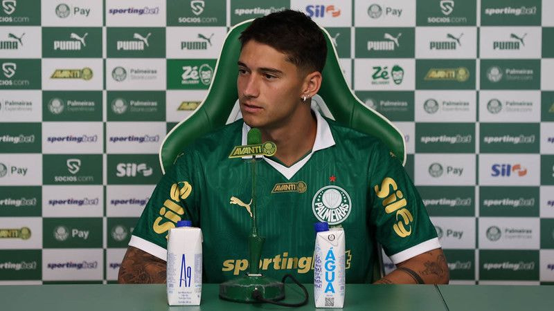 Emiliano Martínez é apresentado no Palmeiras e quer jogar Derbi: "Estou preparado"