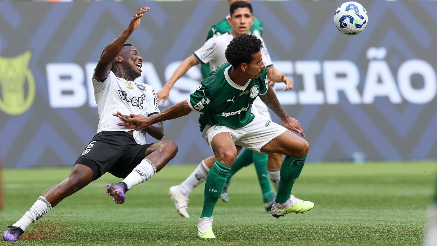 Palmeiras e Botafogo empatam sem gols em estreia movimentada no Brasileirão