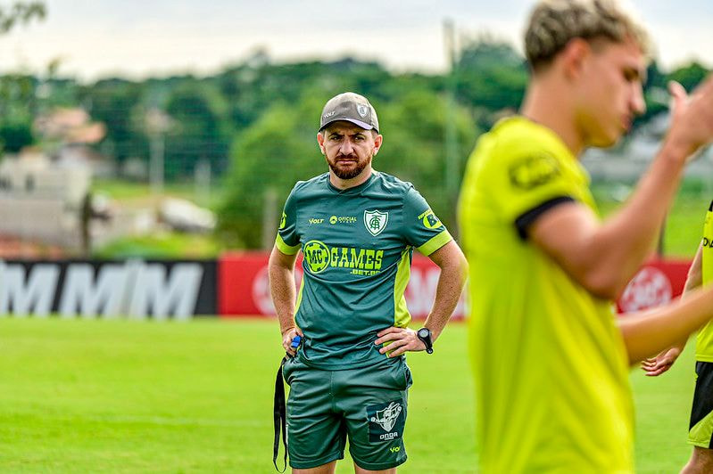 Santos avaliou William Batista, do América-MG, como opção para técnico