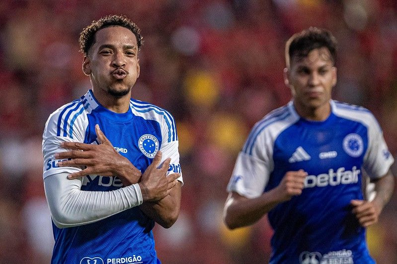 Cruzeiro atropela o Sport na Ilha e amplia crise do time pernambucano