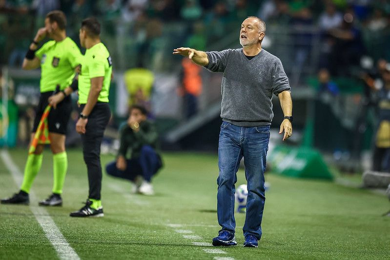 Imagem da noticia Mano Menezes lamenta revés do Grêmio, mas ressalta: "Merecíamos ter empatado"