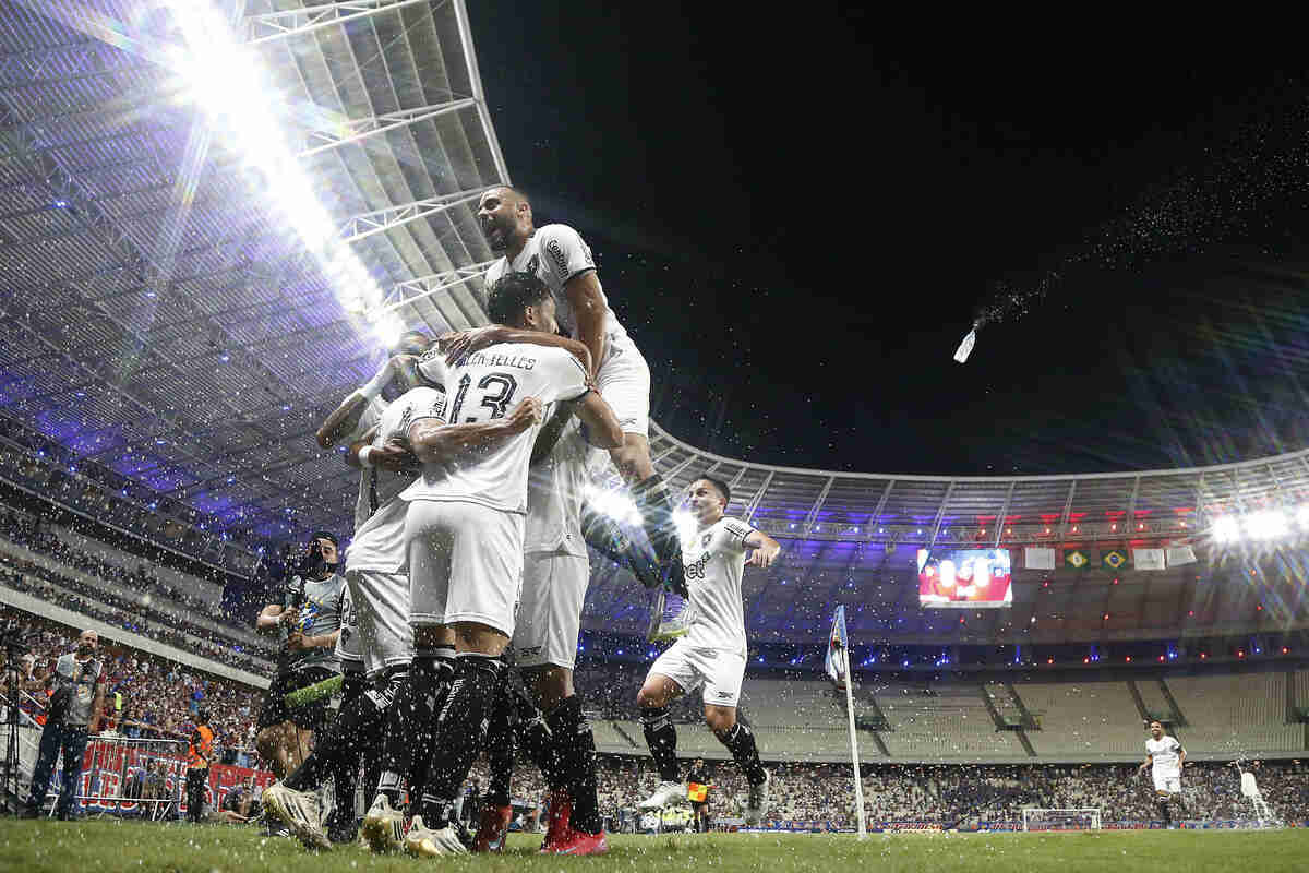 Imagem da noticia Botafogo atropela Fortaleza e entra no G6 do Brasileirão
