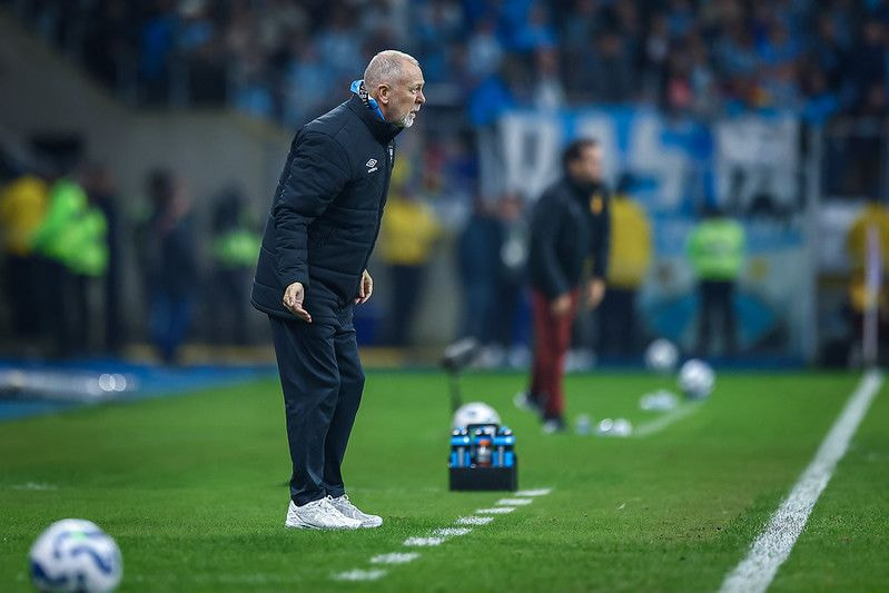 Imagem da noticia Mano avisa após derrota do Grêmio: "Se a reação não vier, não serei eu a atrapalhar"