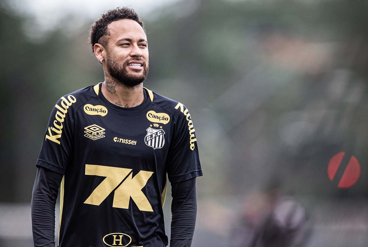 Imagem da noticia Neymar volta a treinar em campo e mira retorno ao Santos no domingo